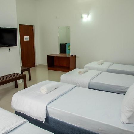Funk Bunks - By The Lake Kandy Exterior foto