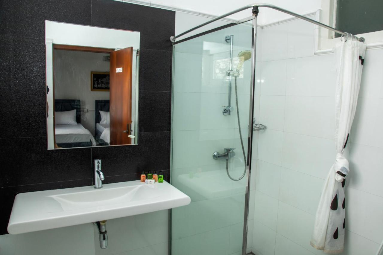 Funk Bunks - By The Lake Kandy Exterior foto