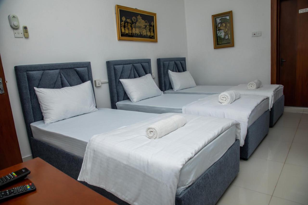 Funk Bunks - By The Lake Kandy Exterior foto