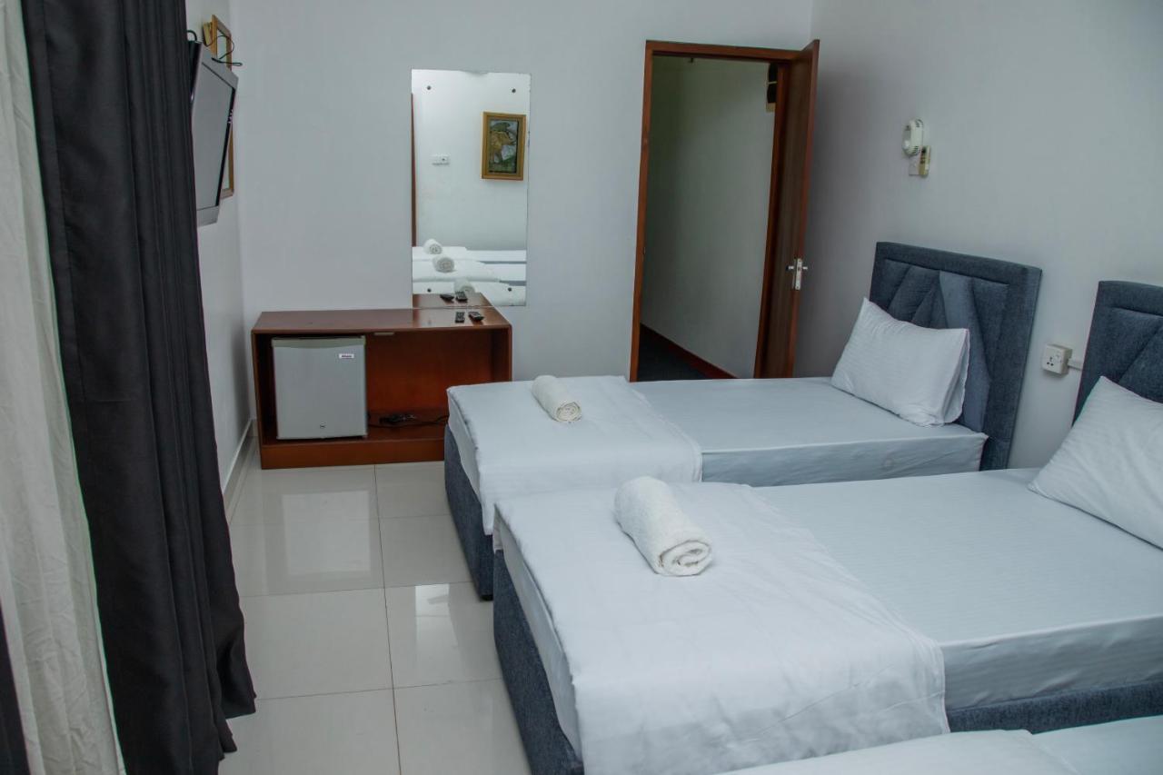 Funk Bunks - By The Lake Kandy Exterior foto