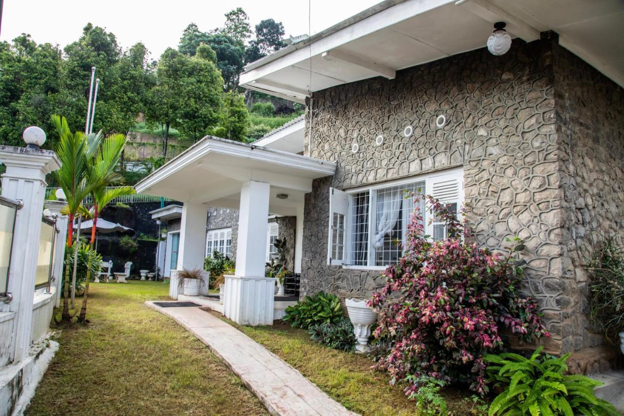 Funk Bunks - By The Lake Kandy Exterior foto