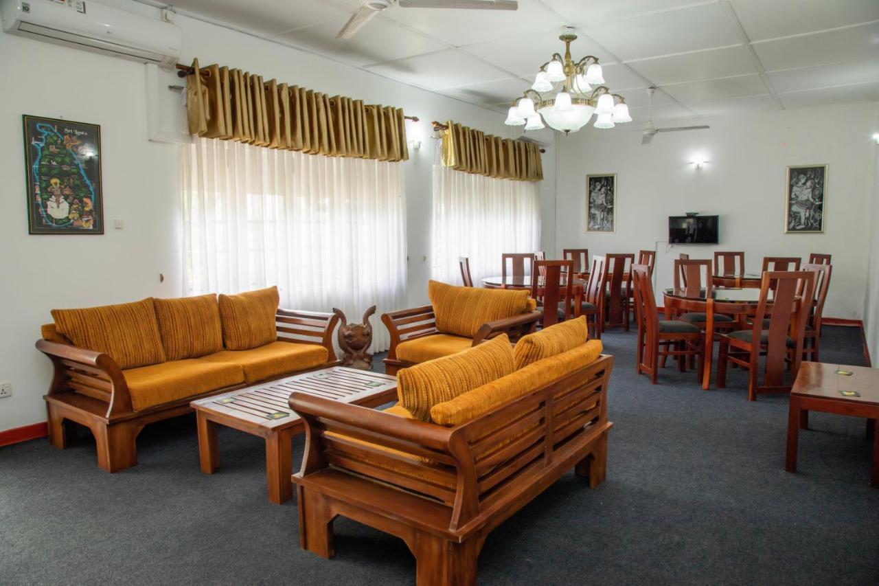 Funk Bunks - By The Lake Kandy Exterior foto