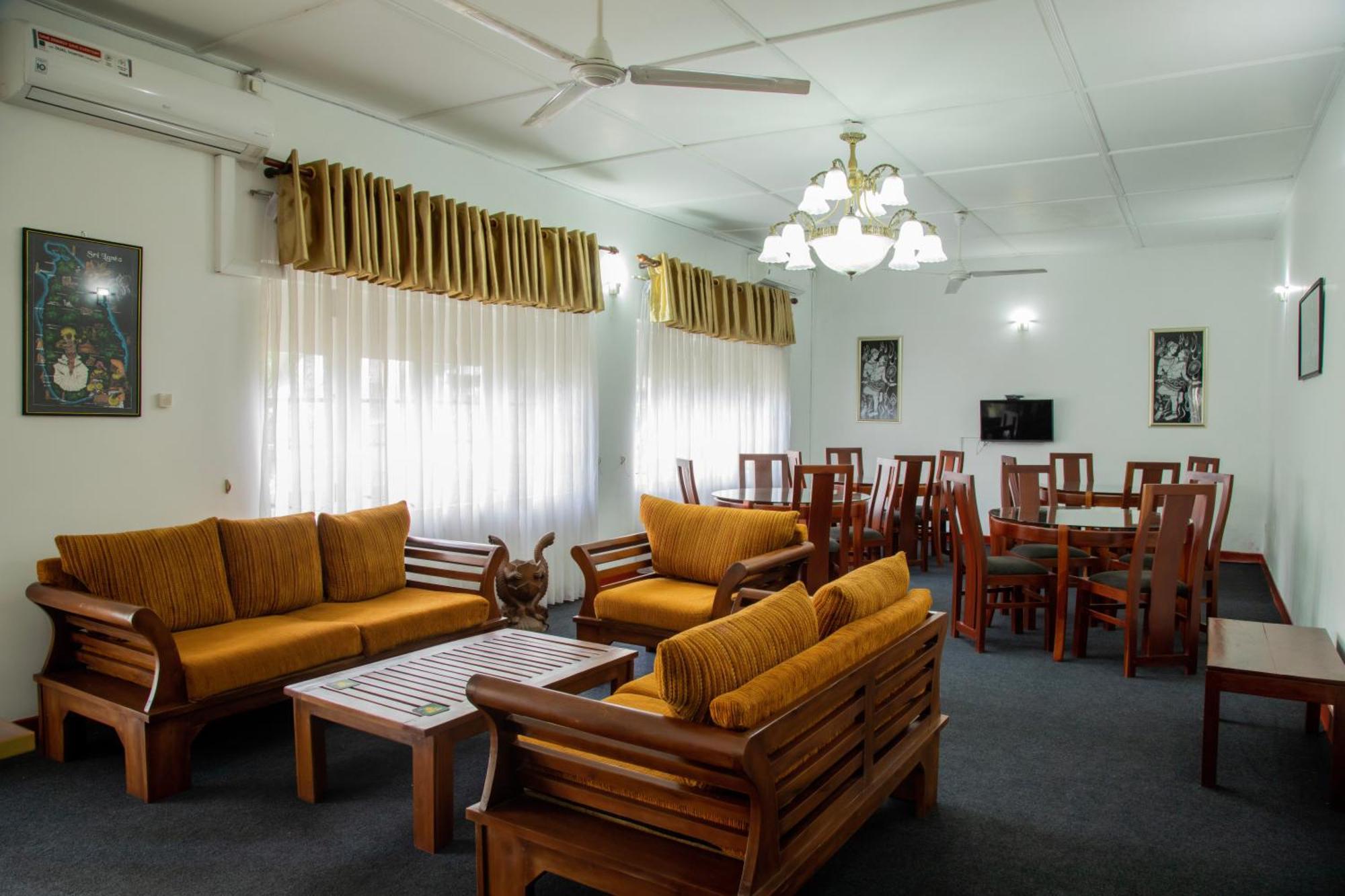 Funk Bunks - By The Lake Kandy Exterior foto